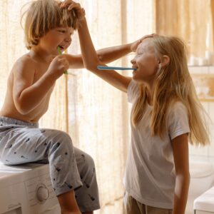 Największym problemem, z jakim spotykają się rodzice przy pilnowaniu dzieci z myciem zębów