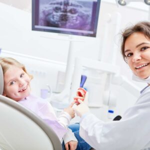 Jak przeciwdziałać i leczyć paradontozę